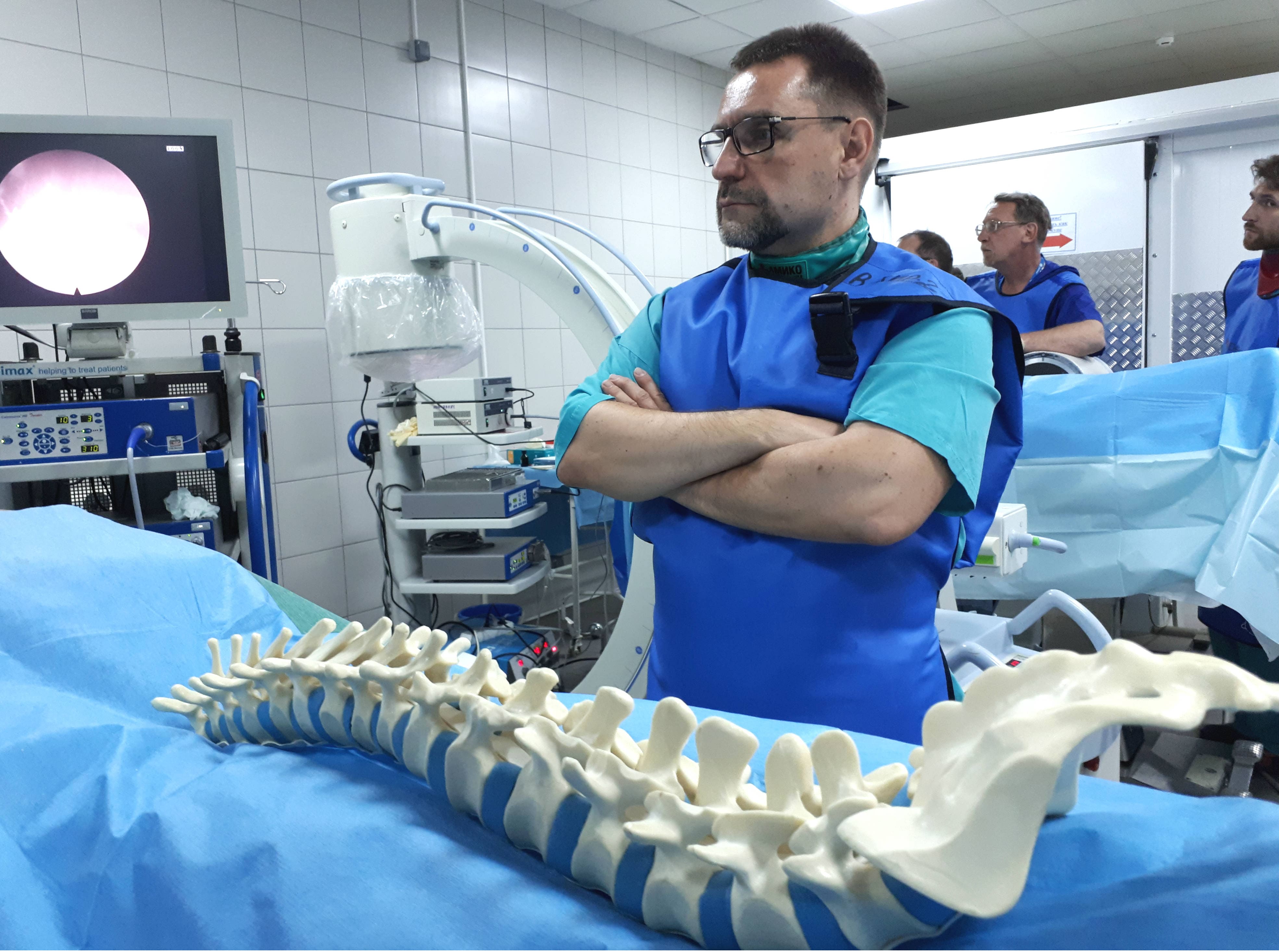 В клинике «Медицина 24/7» провели первую в России эндоскопическую операцию по лечению гнойного эпидурита позвоночника