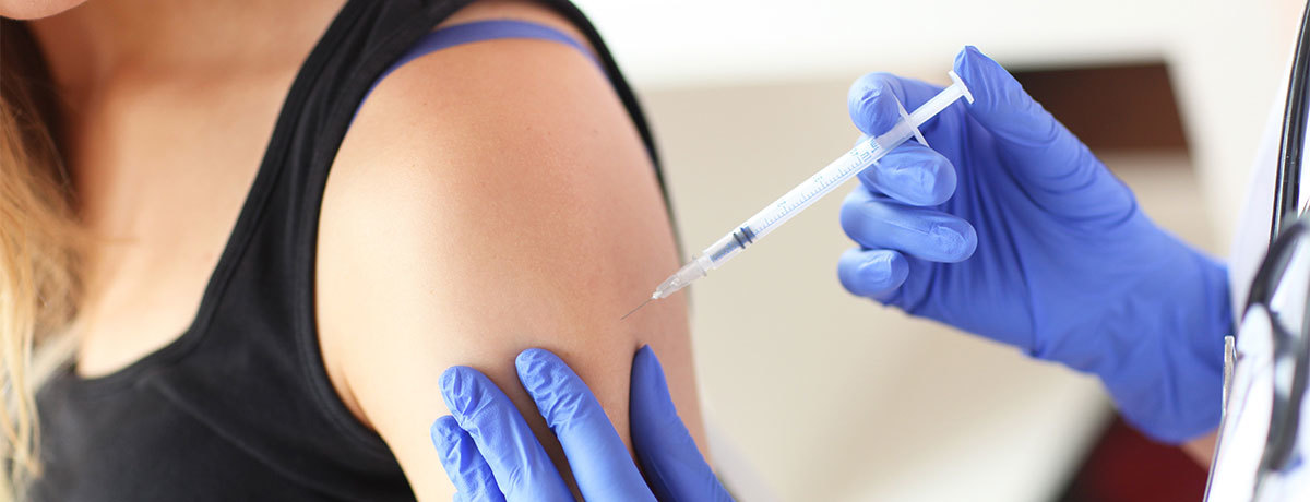 МИР24: Как пережить период между первой и второй вакцинацией от COVID-19?