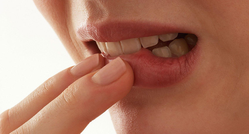 Боль в зубах может являться симптомом рака десны